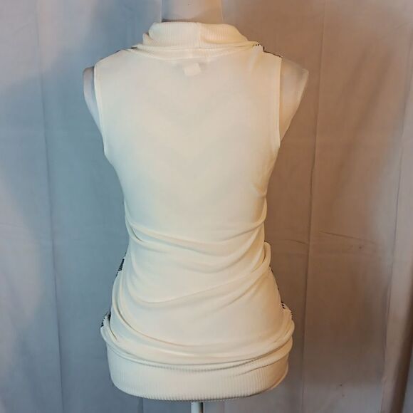 Bui Yah Kah Sleeveless Knit Sweater - Picture 4 of 7